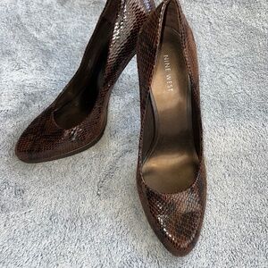 Nine West Platform heel in burgundy